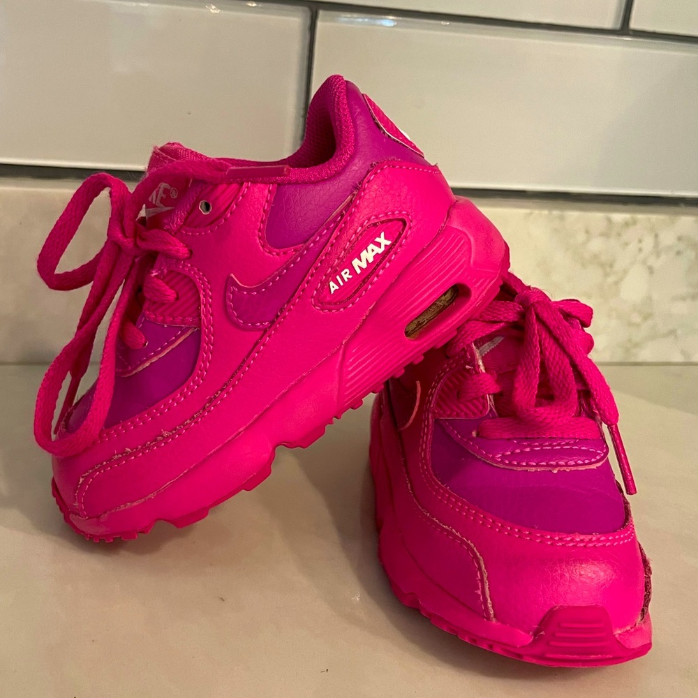 All pink Nike Air Max 90